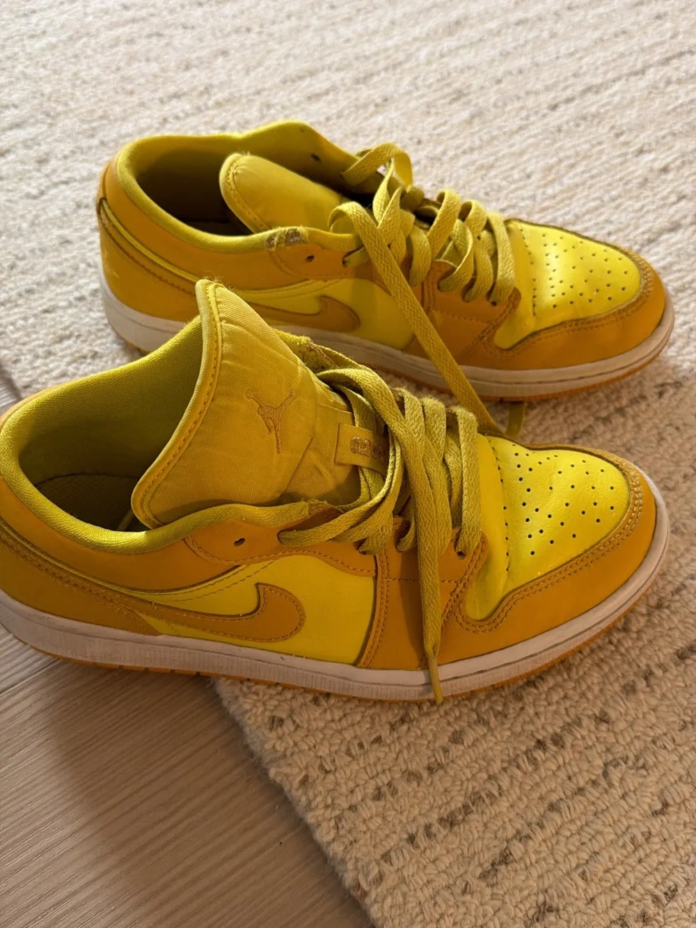 Jordan Low-Top Sneakers in Bright Yellow